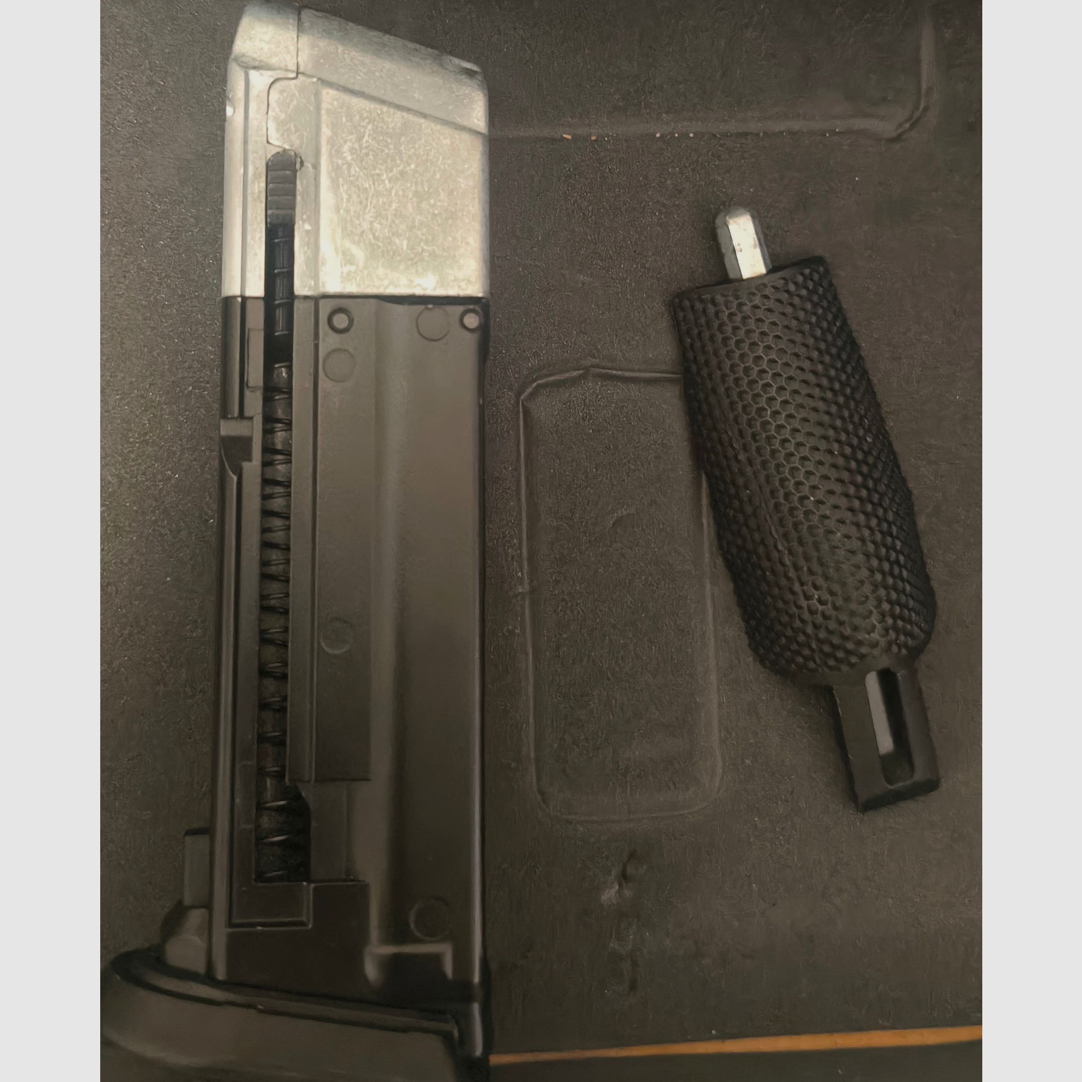 ⚠️ Achtung MagFed Freunde, Walther PDP Compact 4 T4E, Kaliber .43 nur 1 Magazin zur Probe Geschossen, Funktionell & Optisch sehr  guten Zustand & Dichtung ist Absolut Dicht!! Sowie 1 Packung 10er Walther Co2-Kartuschen & Munition +Passenden Holster v. Umarex, ⚠️ Versandkosten Frei!! 
