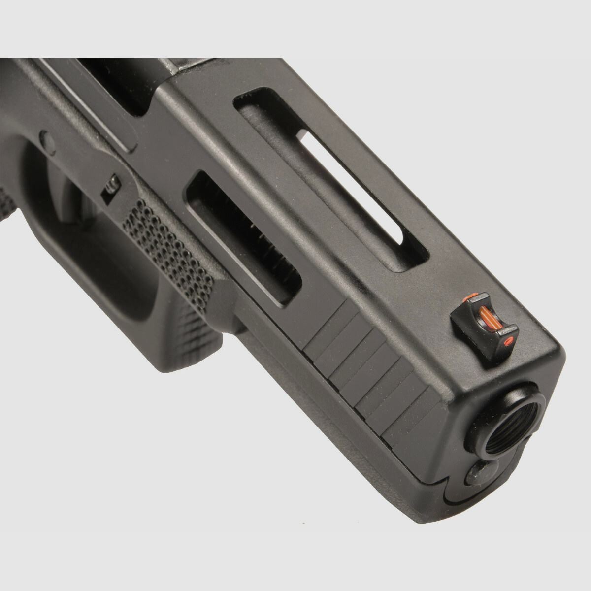 P01 GBB Airsoft Pistole in Schwarz | Delta Armory