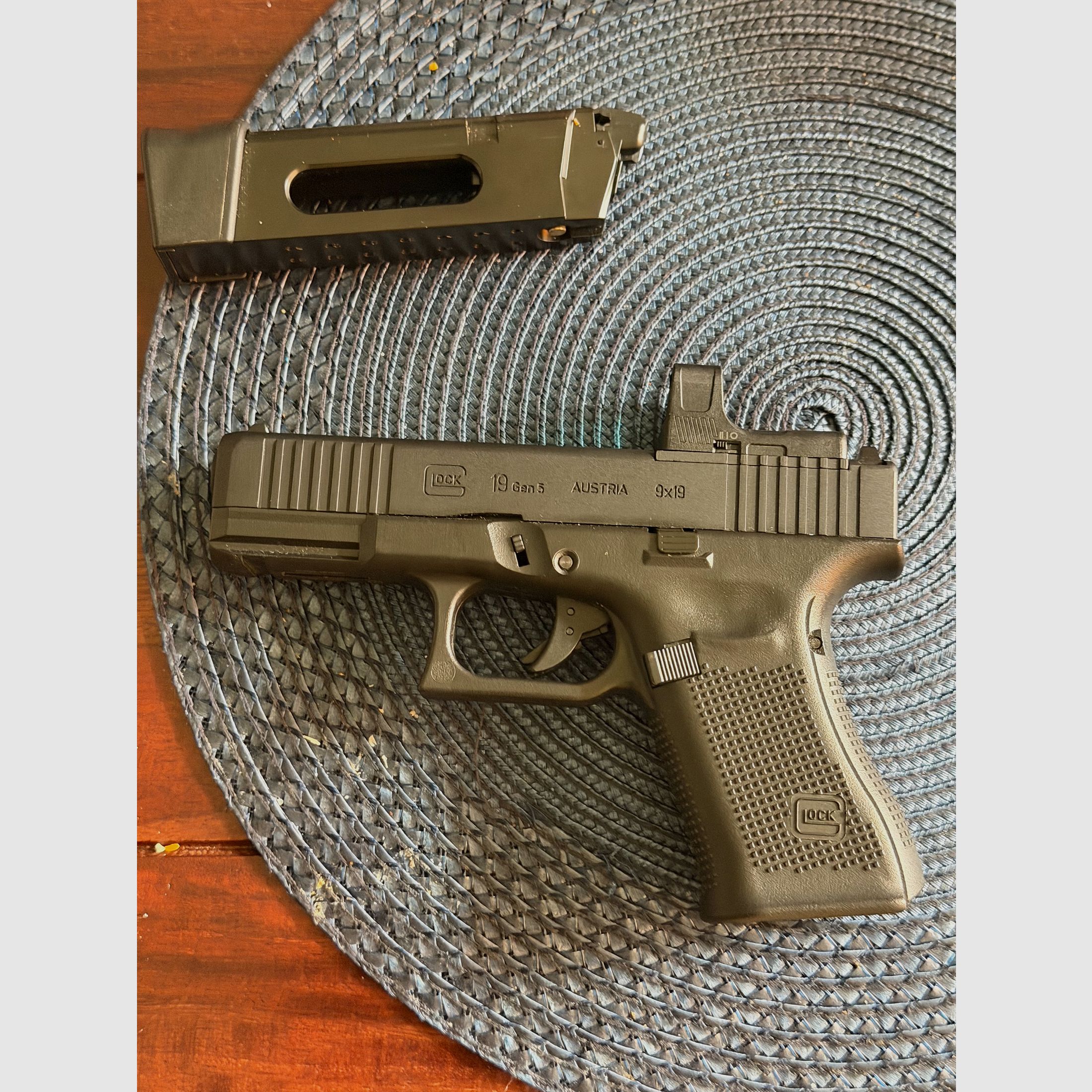 Umarex GLOCK 19 Gen5 MOS GBB 6 mm BB Airsoft avec viseur RDS8, image 5 sur 6