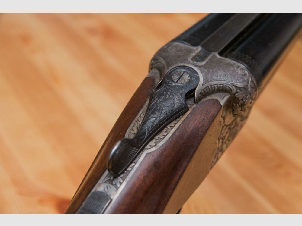 exklusive Jagdflinte side-by-side mit tiefgestochener Gravur Querflinte Doppelflinte