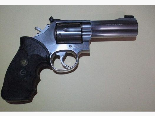 Revolver Smith & Wesson Mod. 686-4 4 Zoll mit Pachmayr Griff 686-4