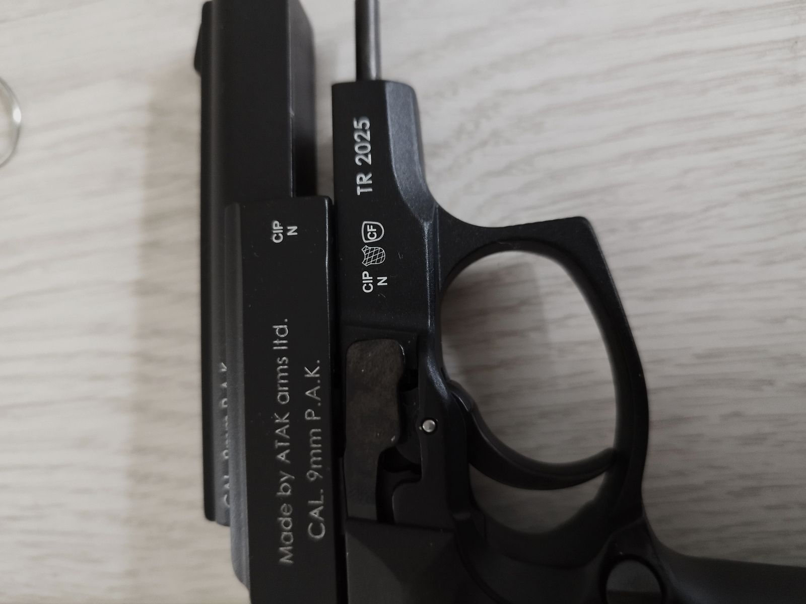 Zoraki 914-P Schreckschusspistole 9mm P.A.K. brüniert PTB mit Box, Anleitung und Becher.