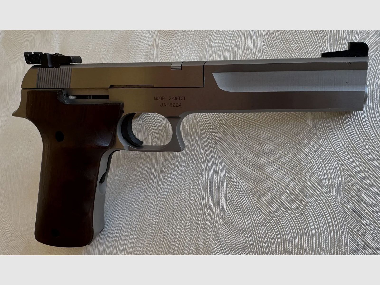 Smith & Wesson Pistole Mod. 2206TGT – Kaliber .22 LR