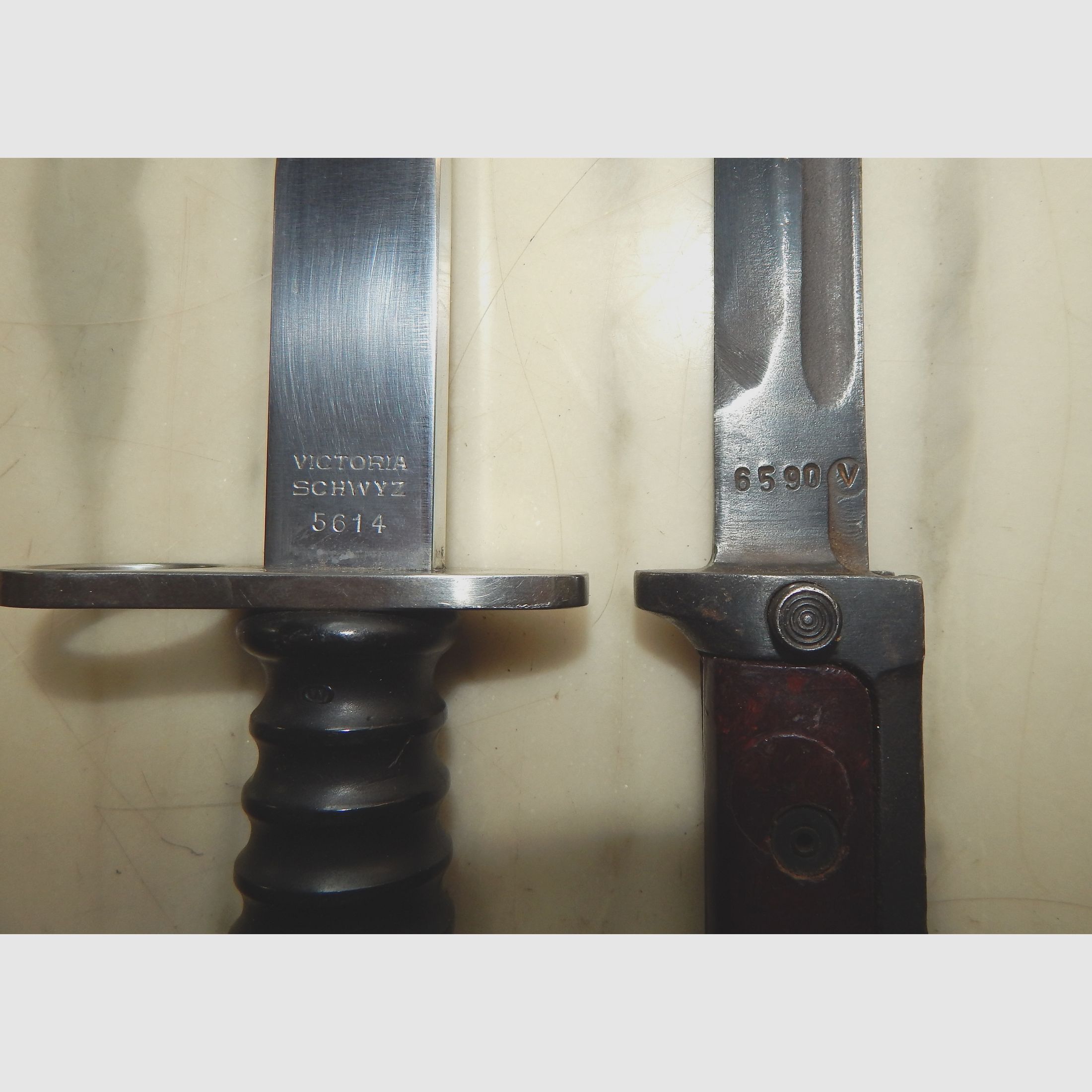 2 bayonets