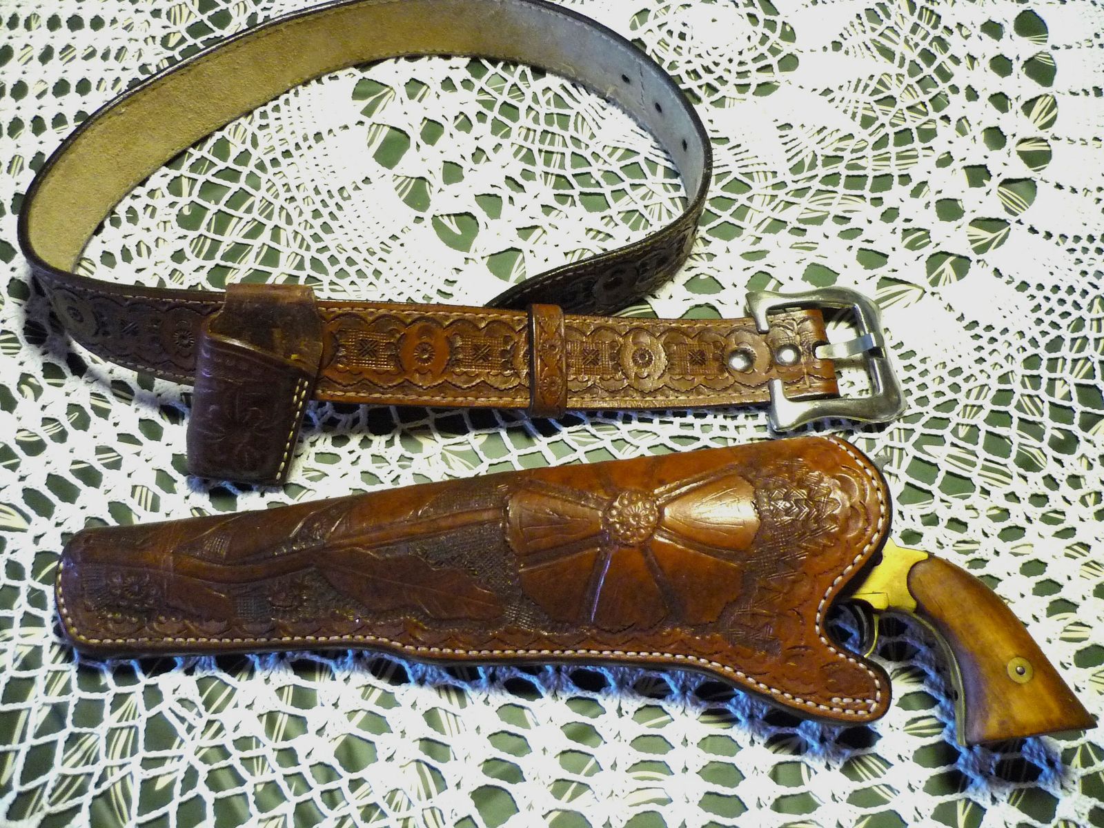 HKDesign - Western Holster  + Gürtel für Colt Walker,  Set wie abgebildet für einen ansonsten meistens benachteiligten, Linkshänder.