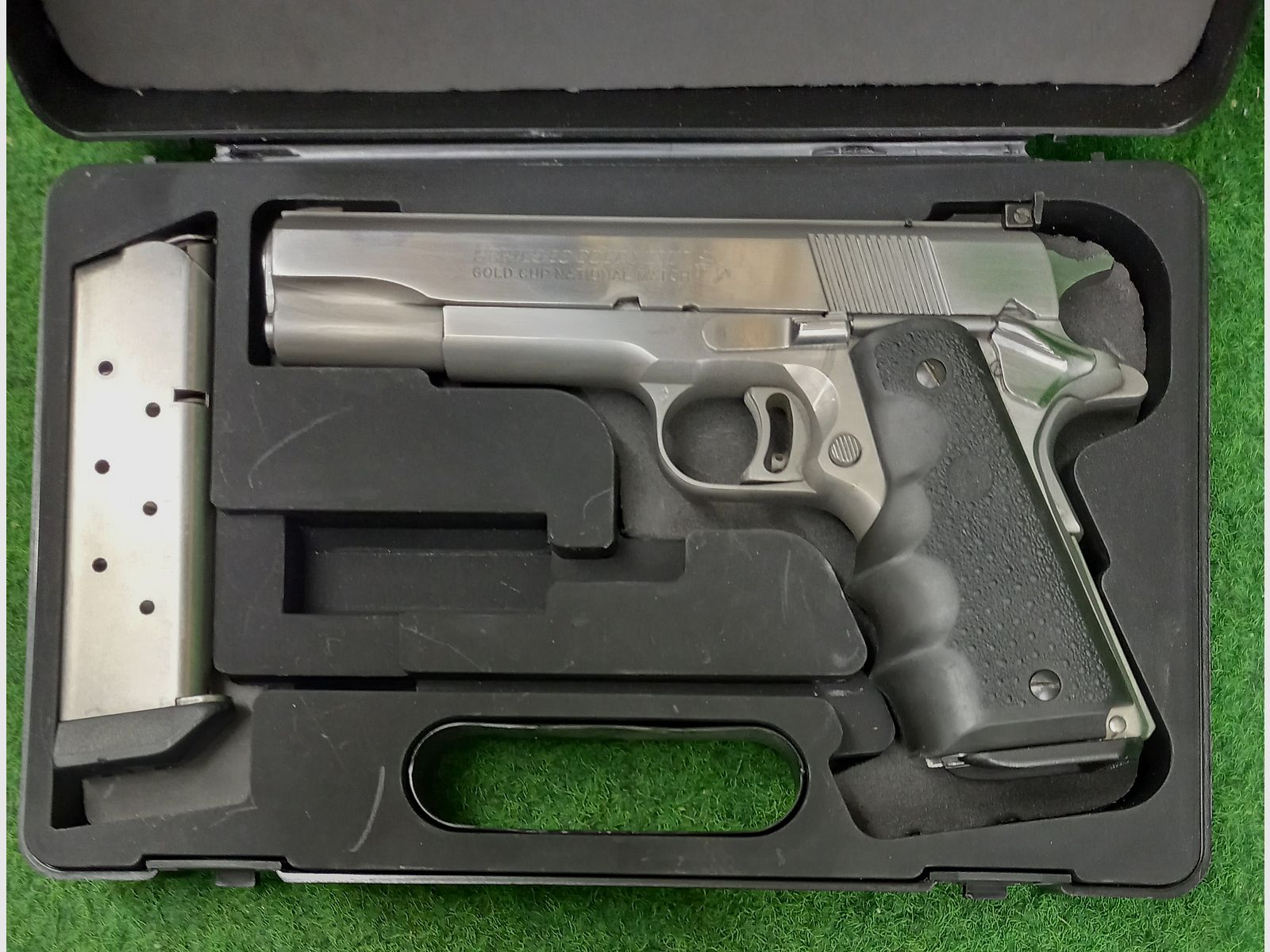 Pistolet Colt Gold Cup National Match .45 Auto, Acier inoxydable, 