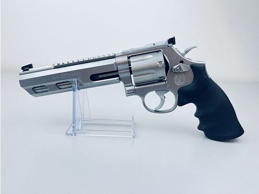 Smith & Wesson Model 686-6 Universal Champion