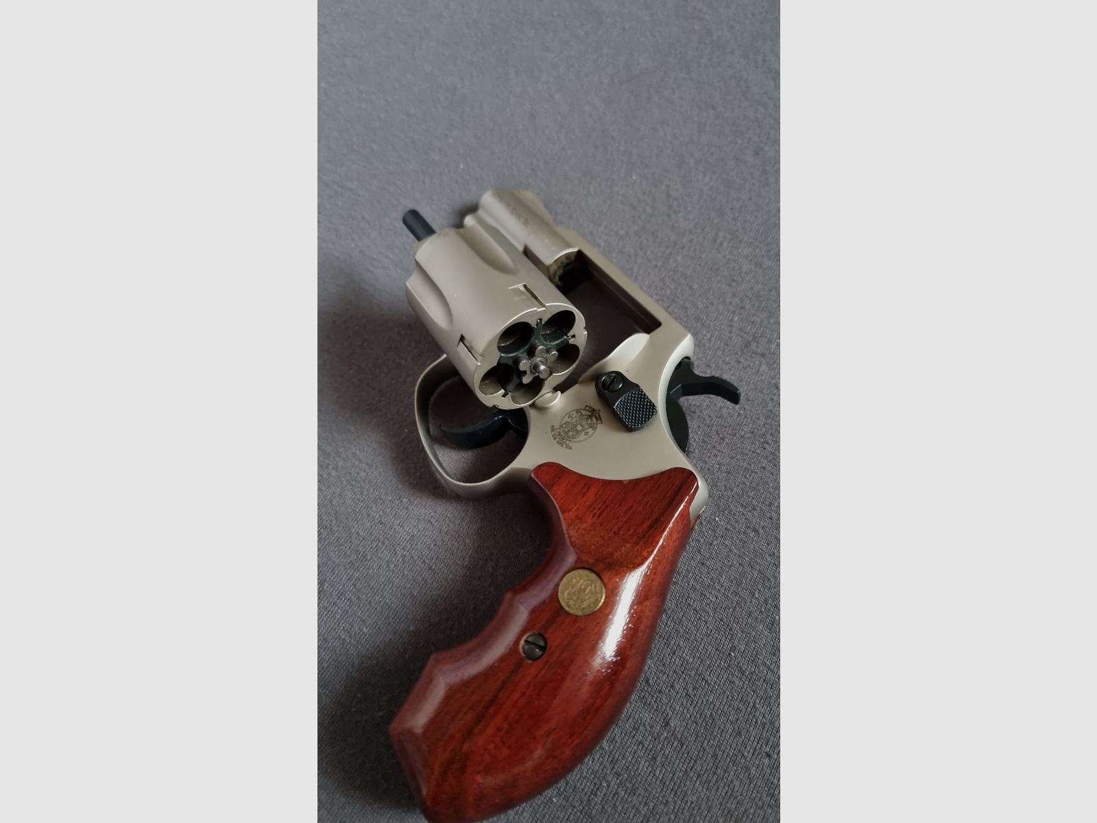 Smith & Wesson Chiefs Special 9 mm R.K., Nickel-Finish