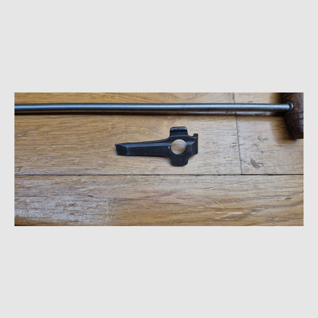 Sehr schönes Holster für die Pistole Luger P08 lang, auch Artillerie genannt – Hergestellt von MÜLHENFELD & CO in BARMEN im Jahr 1915 – Holster des 1. Typs komplett mit seinen Werkzeugen – Sehr schönes Leder in TBE und weich – Noch braun (selten) – Nominativ und zugewiesen an F.A.R 58 – Frühes und wunderschönes Stück in TBE++FAR, Bild 7 von 22