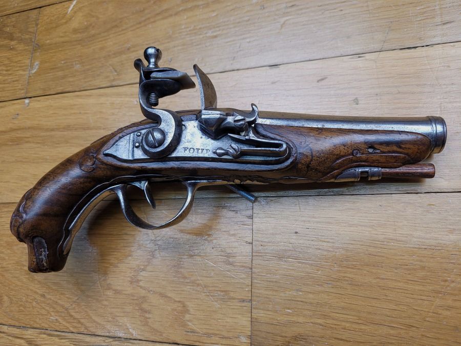 Sehr schöner Steinschloss-Pistole „Chien de mer“ – Waffe von Four à Tulle – Lauf von Desaga – Für die Kämpfe der Kapitäne der Handelsmarine – Ca. 1780 – TBE+, Bild 2 von 21