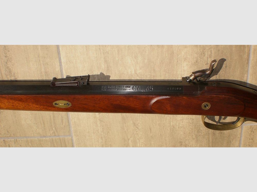 WfW Hawken Rifle, Made in Italy, Cal. 45 Perkussionsgewehr mit viel Zubehör