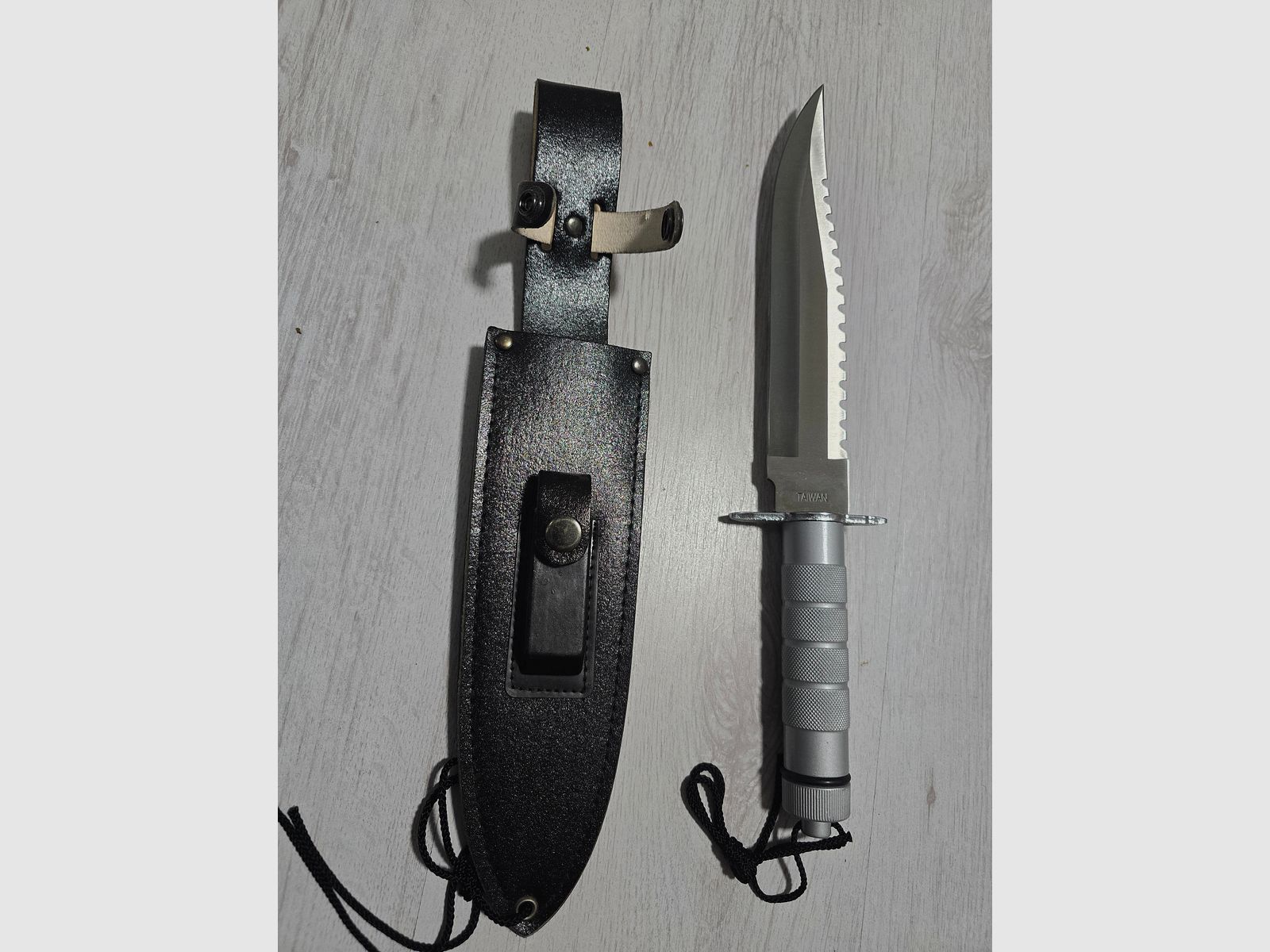 ÜBERLEBENSMESSER  ! !