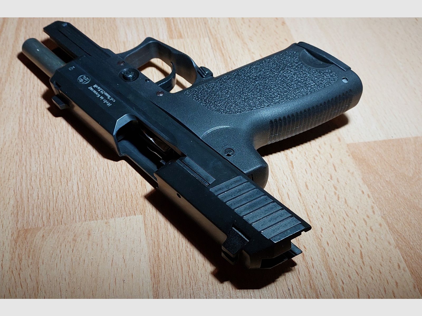 ME IWG SP 15 Kompakte Schreckschuss Pistole brüniert 9mm P.A.K. (876) mit 2 Magazinen