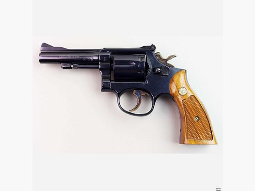 REVOLVER SMITH & WESSON MOD. 15-3 CAL. 38 Sp. SERIAL NO. 8K22647