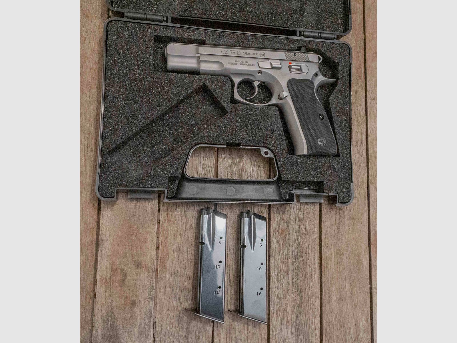 Pistool CZ 75B zilver kal. 9mm Para