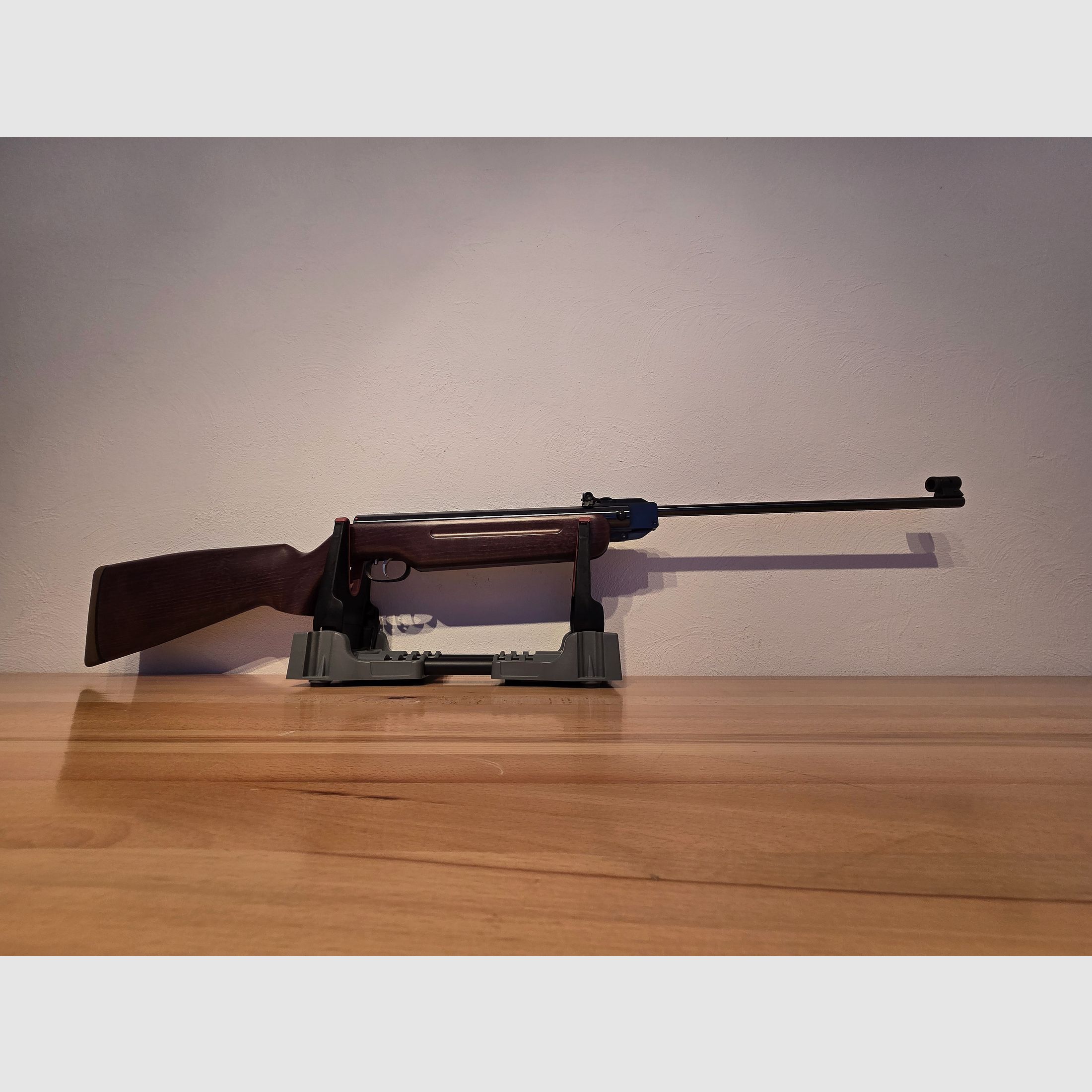 Air rifle Weihrauch HW 35 with open sights in caliber 4.5 mm
