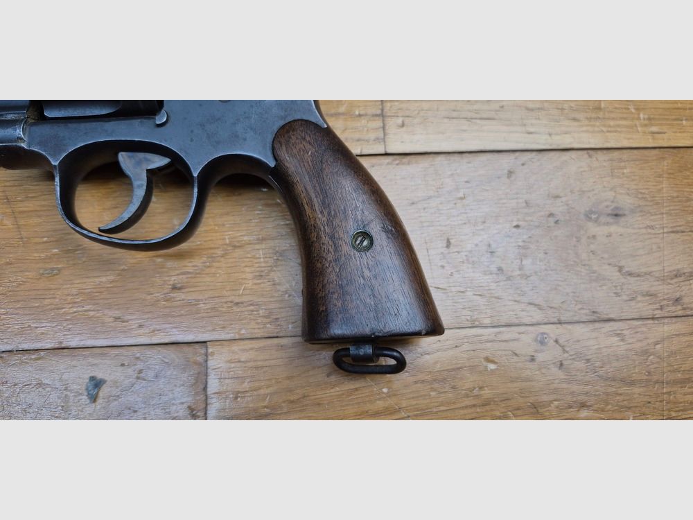 Bellissimo revolver Smith & Wesson « Victory » – L'estrattore manuale 1899 e il futuro modello 10 della seconda guerra mondiale – Cal. 38 SW / 38-200 – Eccellente meccanica – Buone condizioni estetiche – Bel canna – Arma personale di un commando francese « Jedburgh » della Force 156 del SOE britannico in Indocina – Rarissimo fondina locale – Arma di inizio gennaio 1944 carica di storia – TBE, immagine 3 di 31
