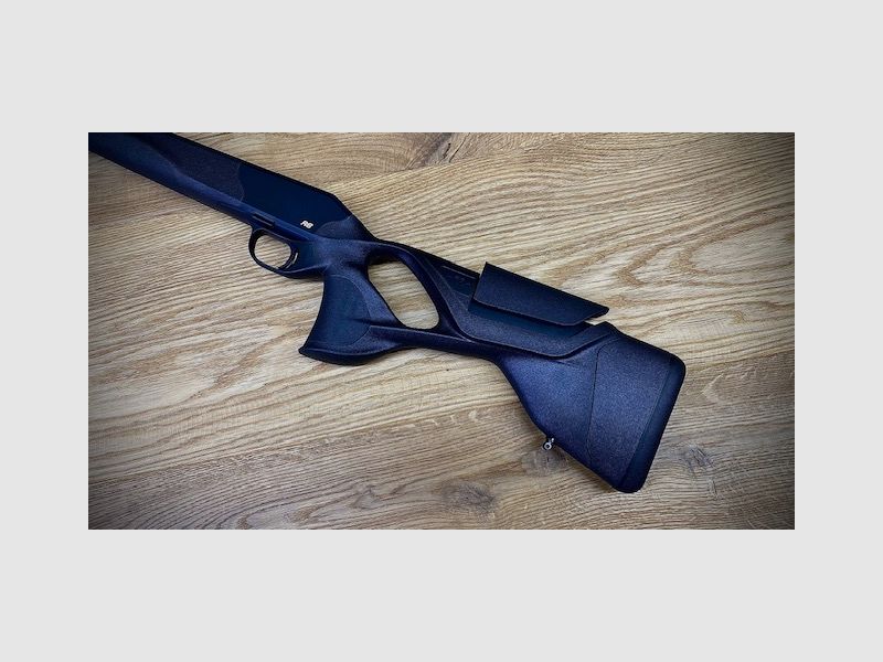 Blaser R8 Ultimate Schäftung / Schwarz-Braun / 17mm Kontur / verstellbarer Schaftrücken