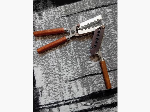 LEE 6-fach Kokille für Kegel Flachkopf Geschosse . 10mm Auto/.40 S&W mit Holzgriff neuwertig