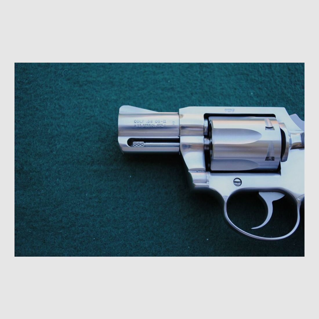 Colt Detective II, 2"LL, Stal nierdzewna polerowana na wysoki połysk, uchwyt gumowy Colt