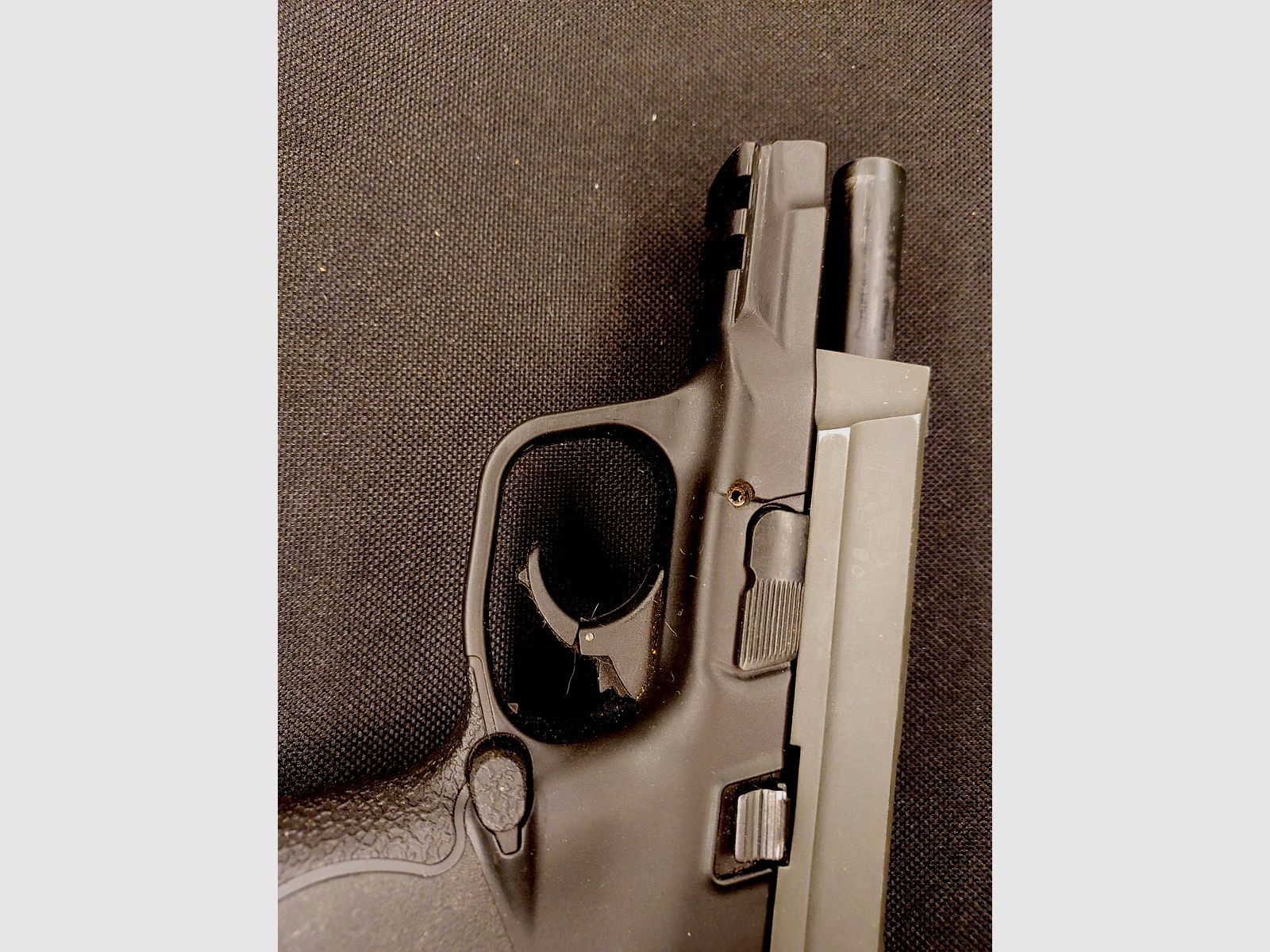 Smith & Wesson M&P 9C Schreckschusspistole, Kaliber 9mm P.A.K., in Schwarz (PTB 984) — mit 2 Magazinen (1x Standard, 1x verlängert XXL)