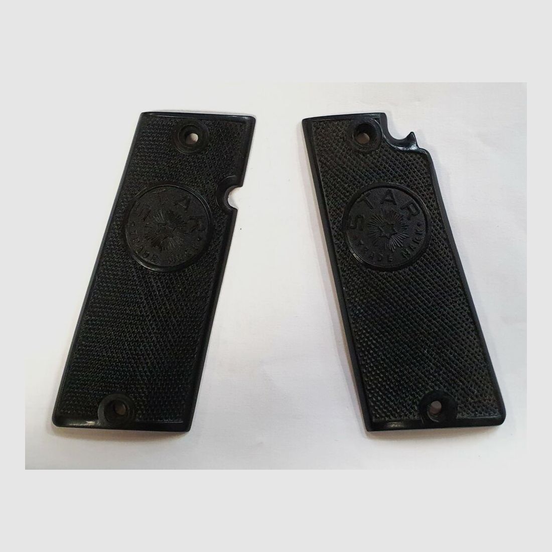 Bonifacia Echevarria SA paire de panneaux de prise pour pistolet espagnol C1214, d'occasion