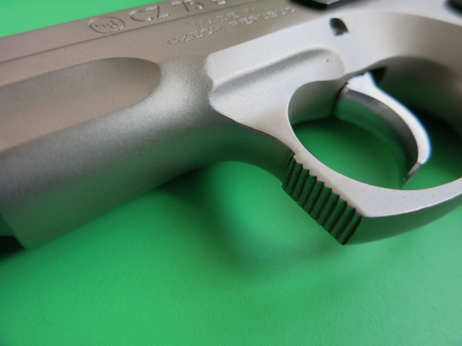 Brünner CZ75 B stainless or ČZ 75 (Česká zbrojovka), semi-automatic pistol, cal. 9×19 + Burris Fastfire #90