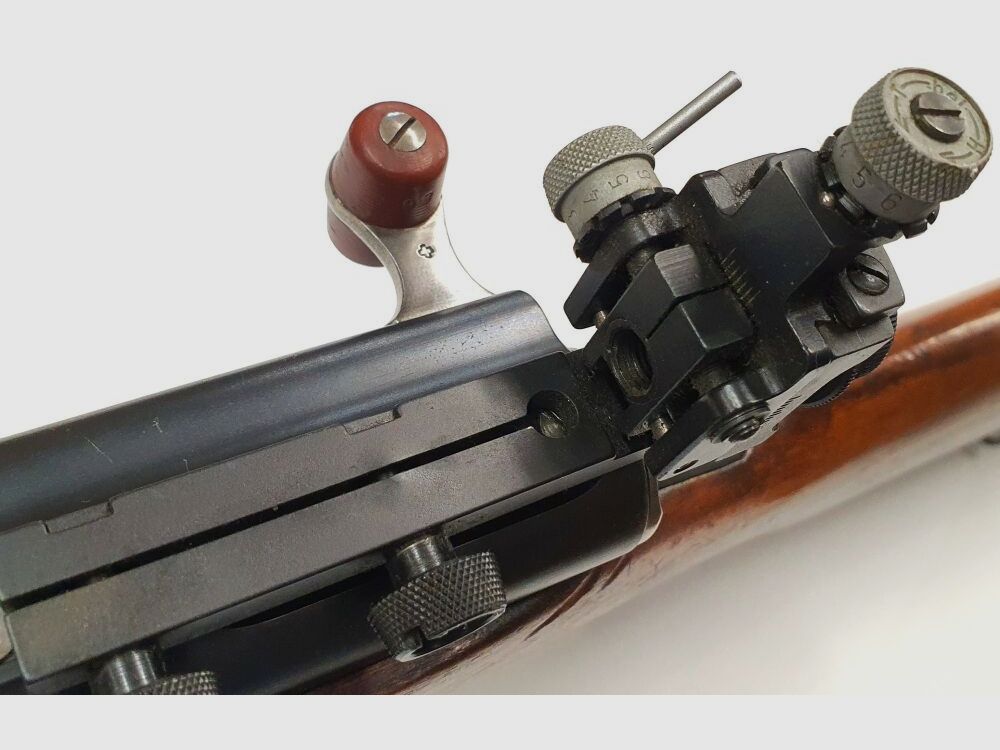 Fabryka broni w Bernie Szwajcarska karabina G1911