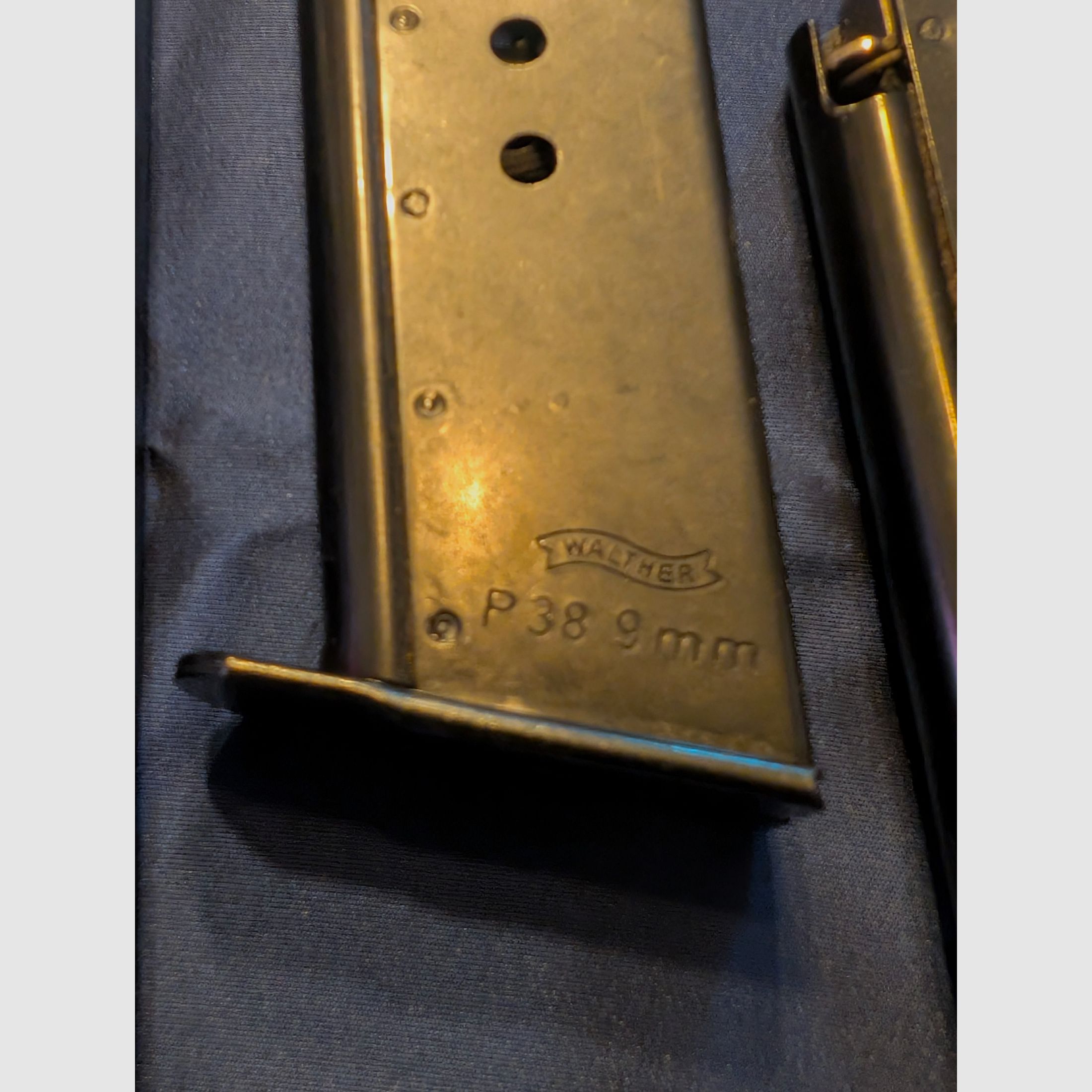 Walther P38 (Carl Walther Waffenfabrik Ulm/Do.), kal. 9 mm Luger – kat. B – 3 magazynki, 2 pary chwytów