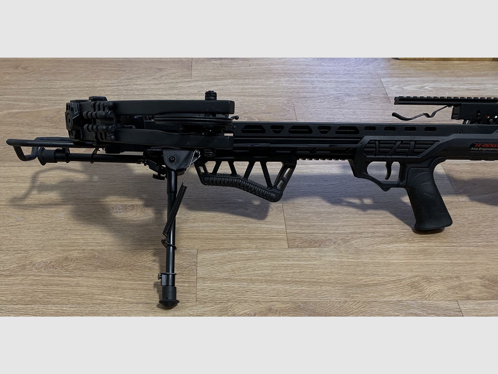 X-BOW FMA Scorpion III - 405 fps / 200 lbs - Arco compuesto con accesorios