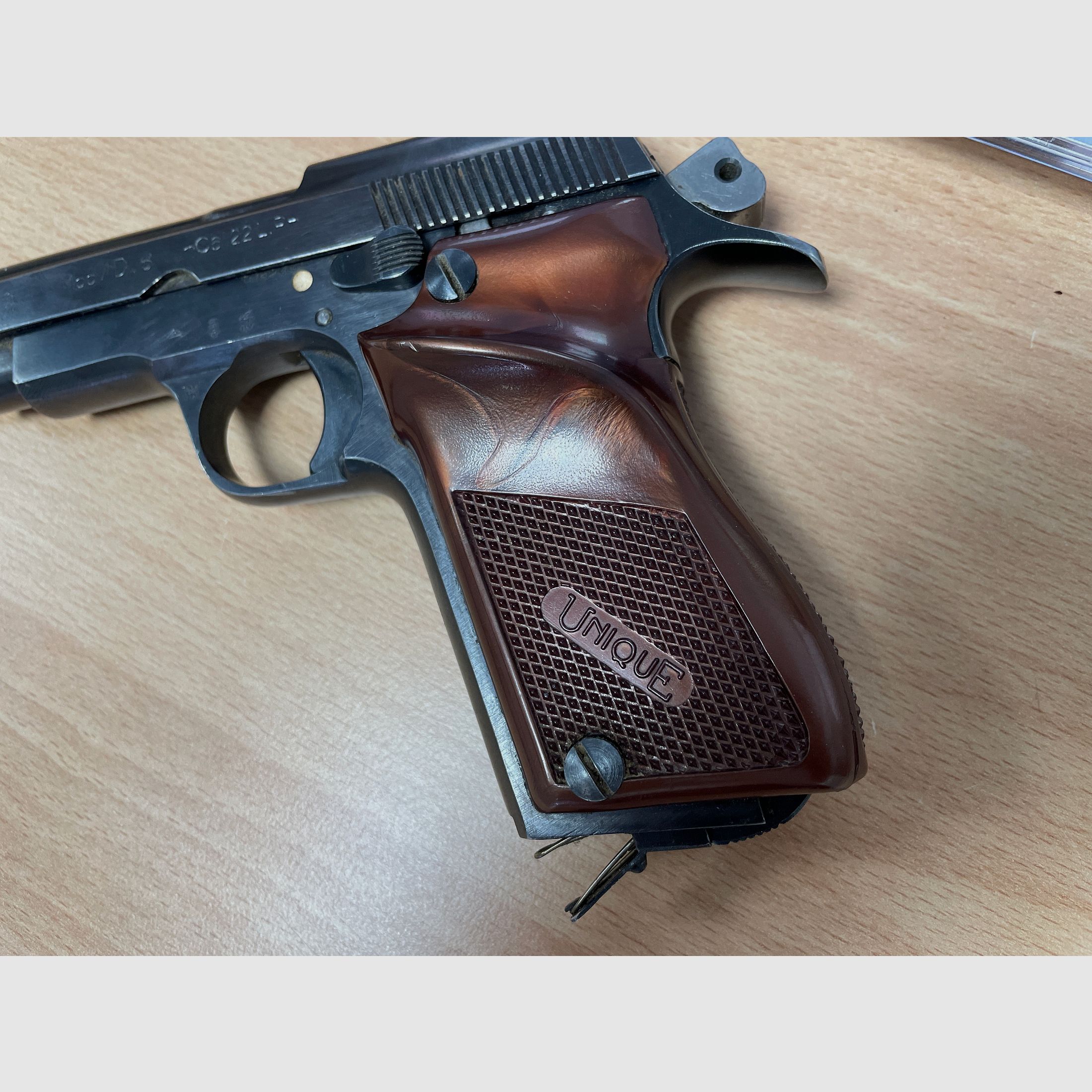 Pistole Unique D.6 Kaliber 22