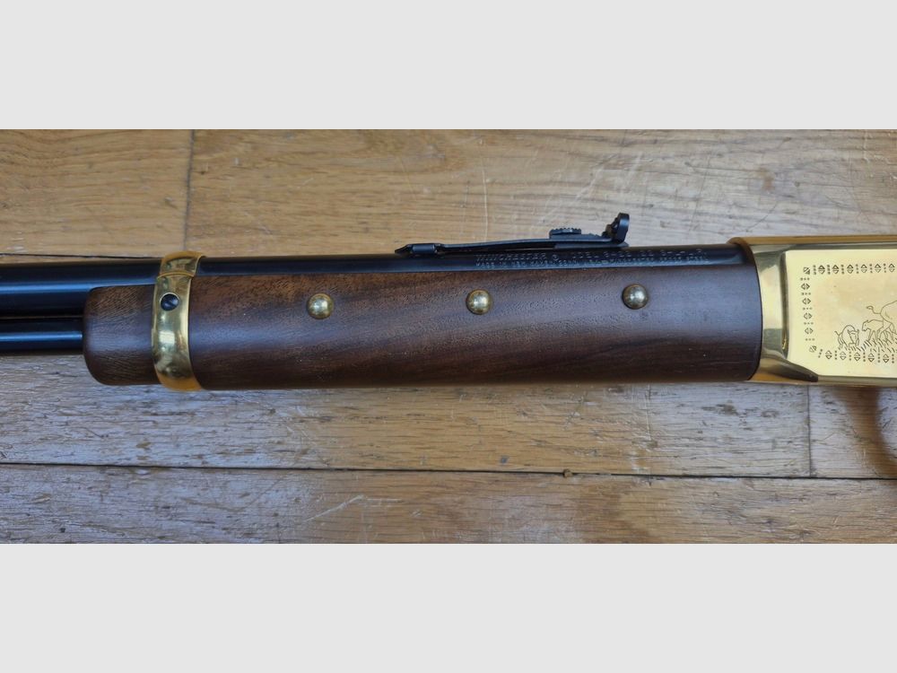 Belle et très rare Winchester Commémorative type 1894 en 22LR – Modèle 94 22 collector « CHEYENNE » – 5000 exemplaires (!) – Arme de 1977 – 9 coups – RARE Boite d&rsquo;origine en TBE – État quasi neuf – TBE+, image 27 sur 38