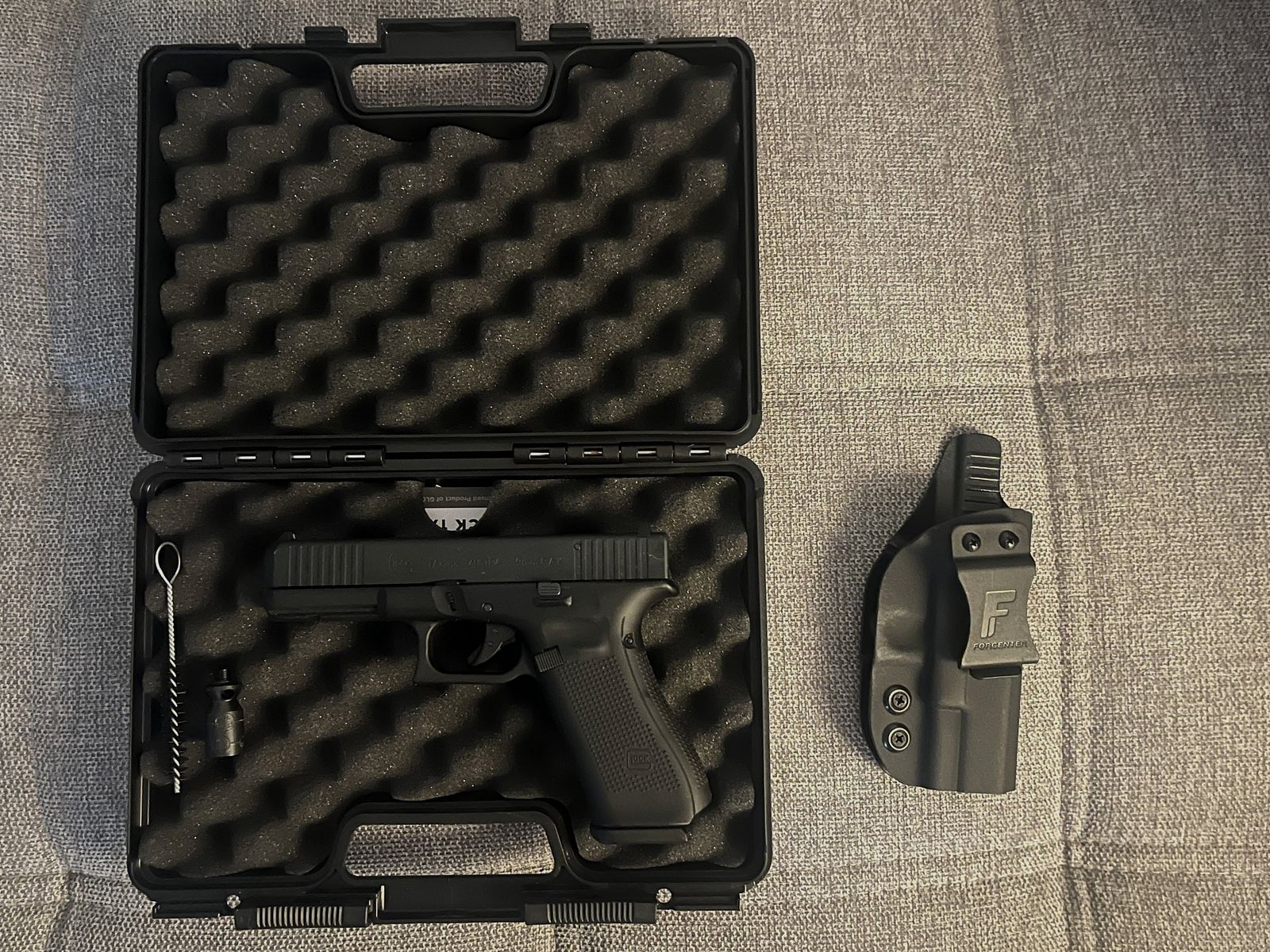 Glock 17 Gen5 blank firing pistol 9 mm P.A.K black / + holster / + pepper and flash ammunition