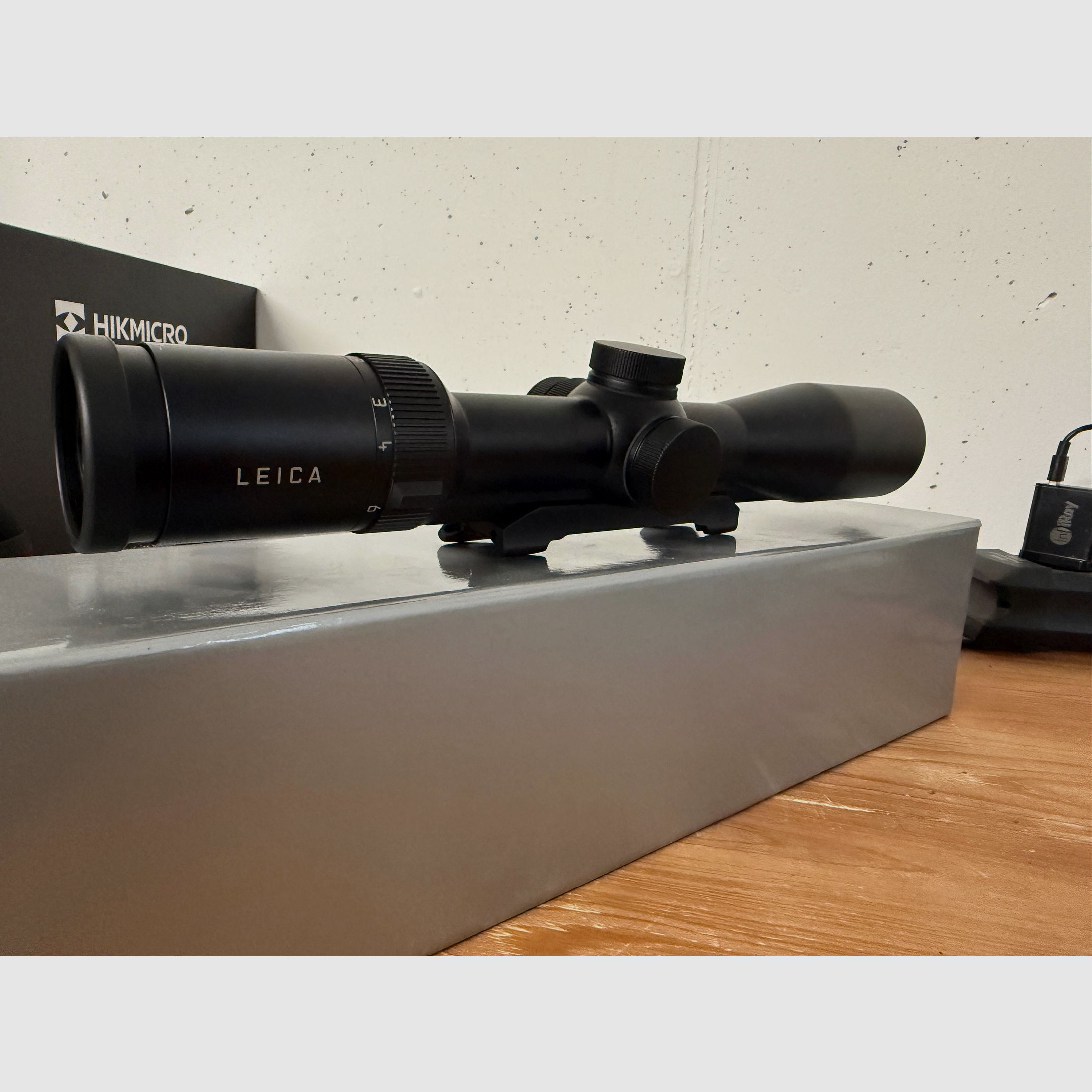 Leica Fortis 6 1.8–12x42i L-4a mit Schiene – Neuwertig aus 2024