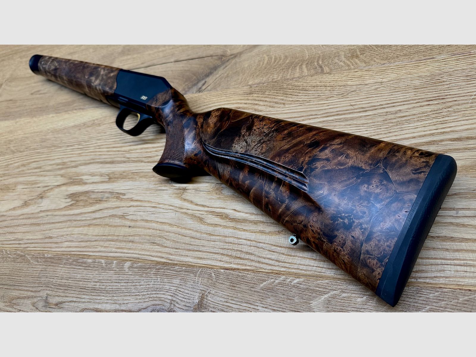 Blaser R8 Custom Schaft mit Gehäuse/System // HK 9-10 // R8 Logo und Abzug in gold // TRAUMSCHAFT