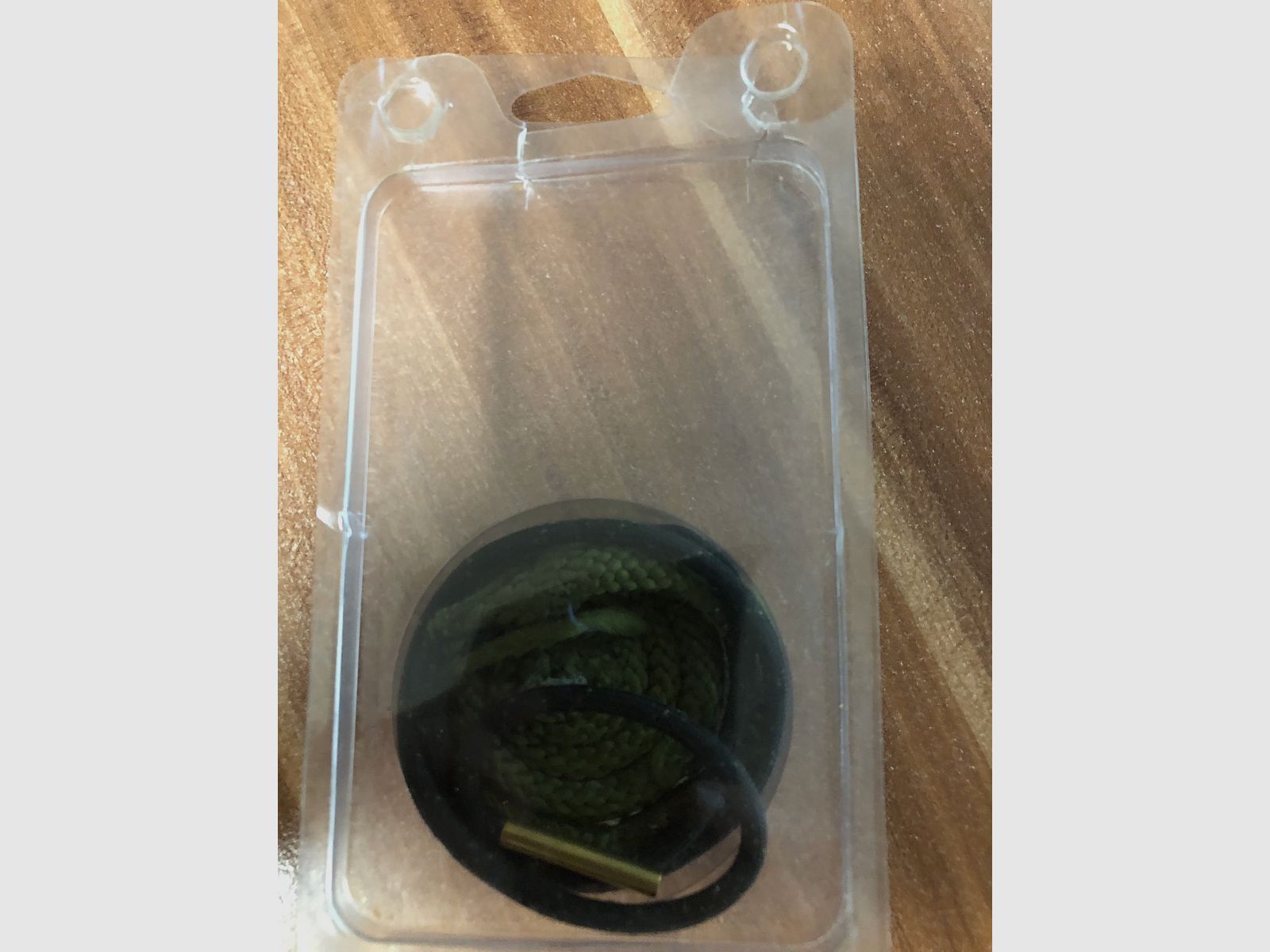 Corde de nettoyage pour armes de poing et plusieurs carabines.