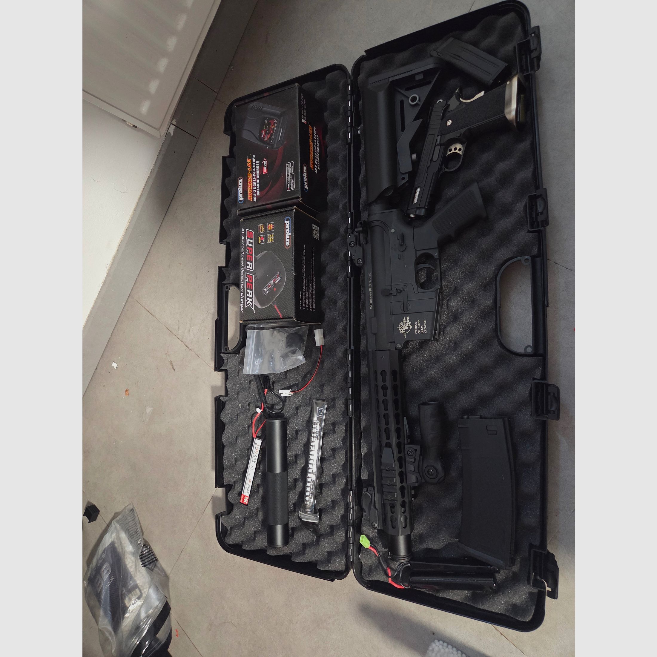 2 uszkodzone Airsofty – WE T-Rex Hi-Capa & Specna Arms SA-7 Core (do majsterkowania / na części)