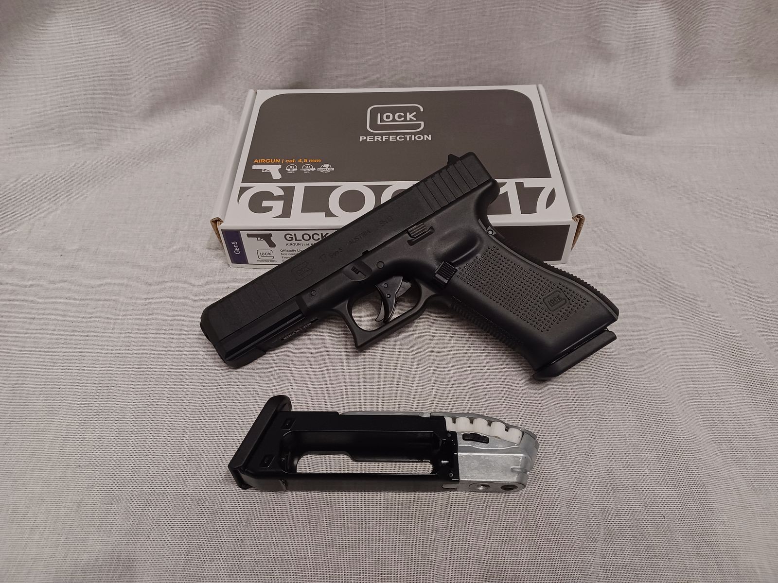 Glock 17 Gen5 / 4,5 mm DIABOLO / BlowBack / CO2 / Pistole / OVP (61)