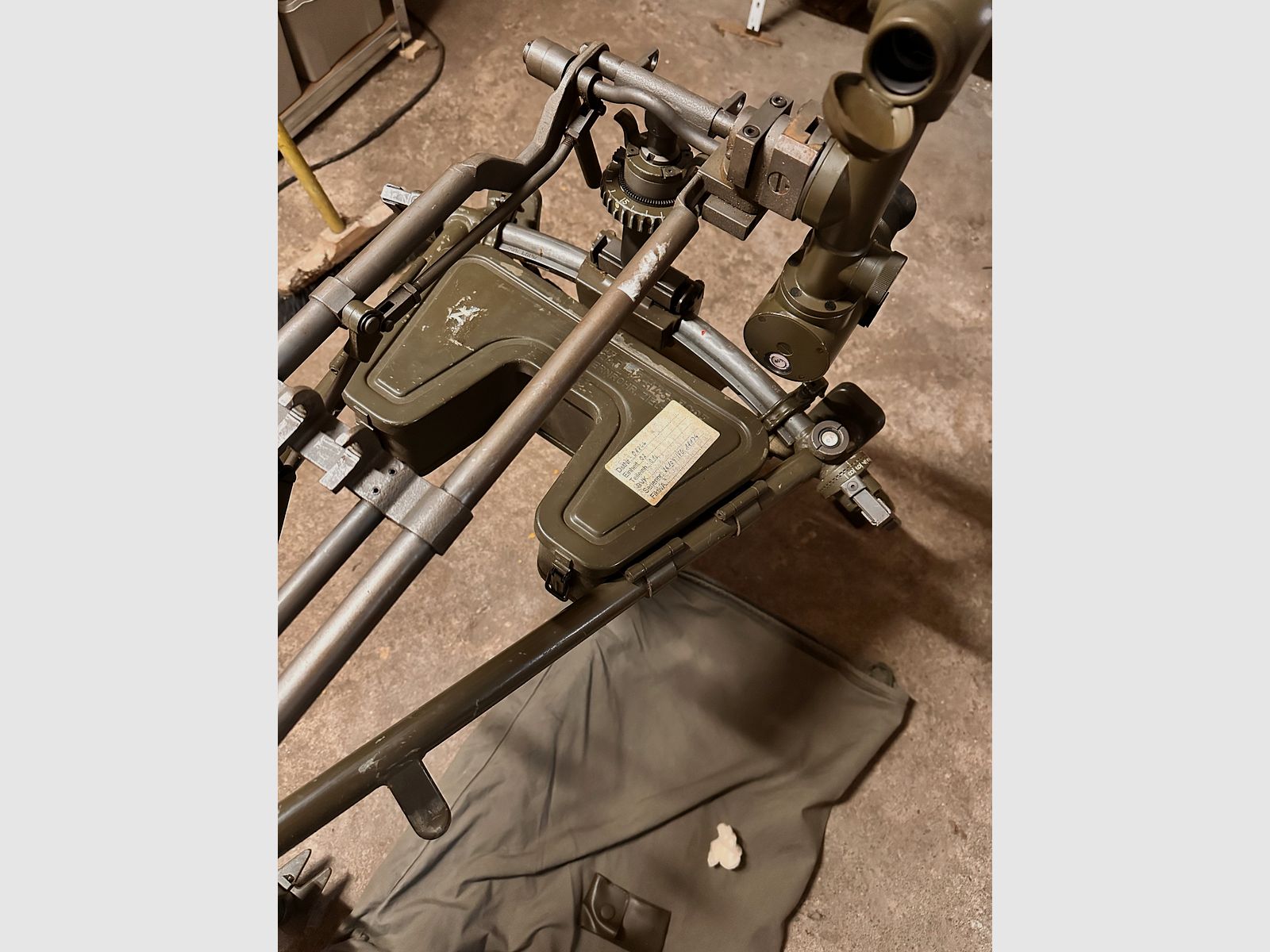 MG 3 affusto terrestre con ottica BW affusto da campo hensoldt wetzlar
