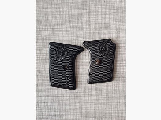 Manufrance Pistole 6,35mm Griffschalen und Magazin