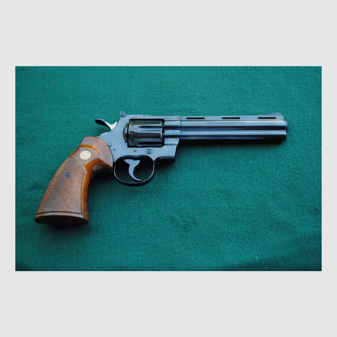 Colt Python, Beschuss 74, 6" LL, Orig. Griffschalen, ungeschossen