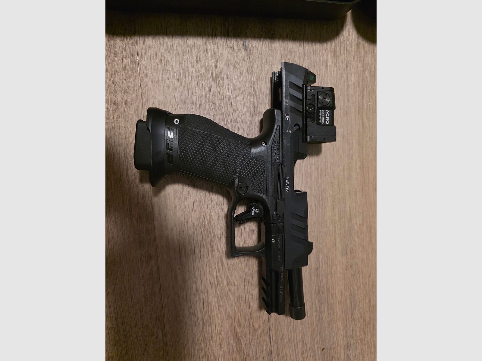 Pistole PDP Compact V2 PRO SD Tritium Kimme und Korn mit Leuchtpunktvisier Acro C-2