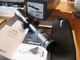 NUOVO "Made in Germany" Blaser B2 come 2 - 12 x 50 iC S (con ZEISS-Innenschiene) in confezione originale con tutto l'accessorio !! NESSUN Swarovski-Leica-Schmidt&Bender-Sauer-Mauser-GPO-DDoptics