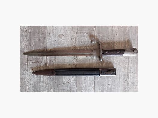 Gewehr-Bajonet aus Wehrmachtzeiten.