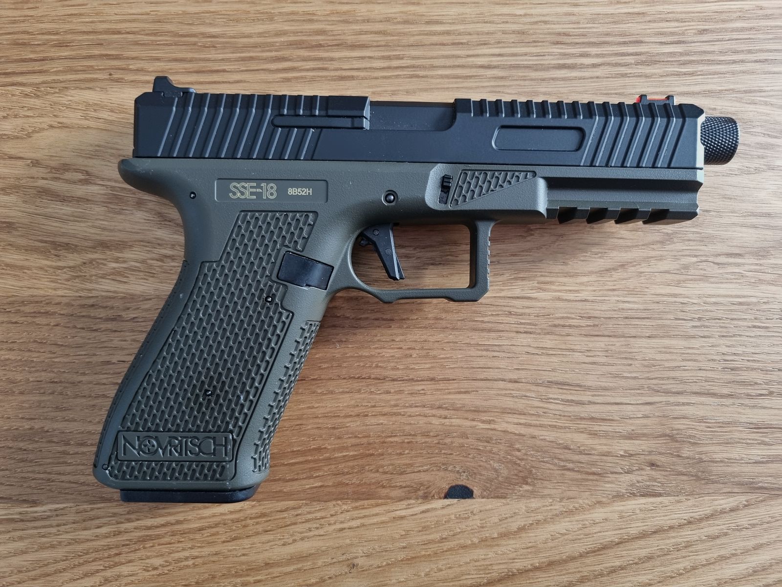 Airsoft AEP Novritsch SSE18 oliv mit Magazintrichter
