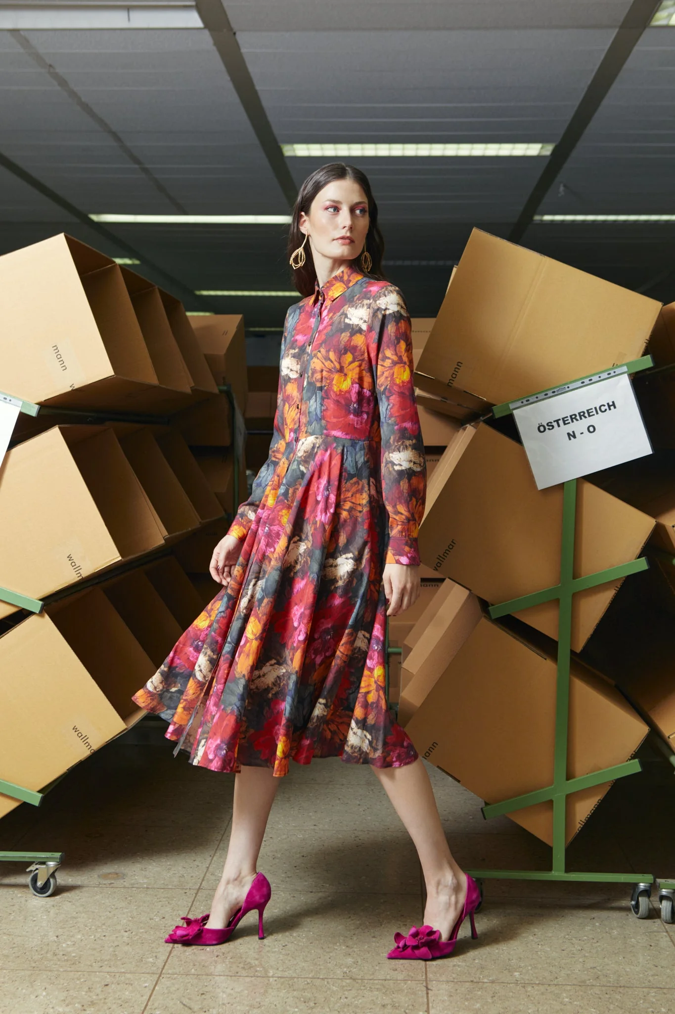 WALLMANN tailliertes Kleid mit Tellerrock, Blumendruck | d.beere, Bild 2 von 2