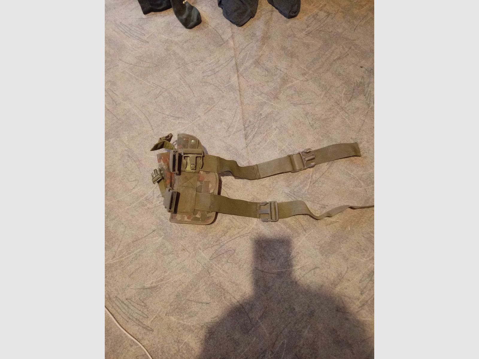 Pistol holster   Thigh holster