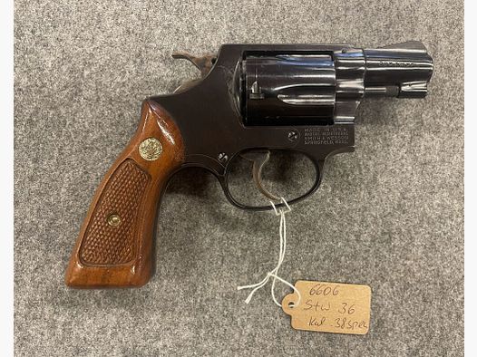 Smith + Wesson 36