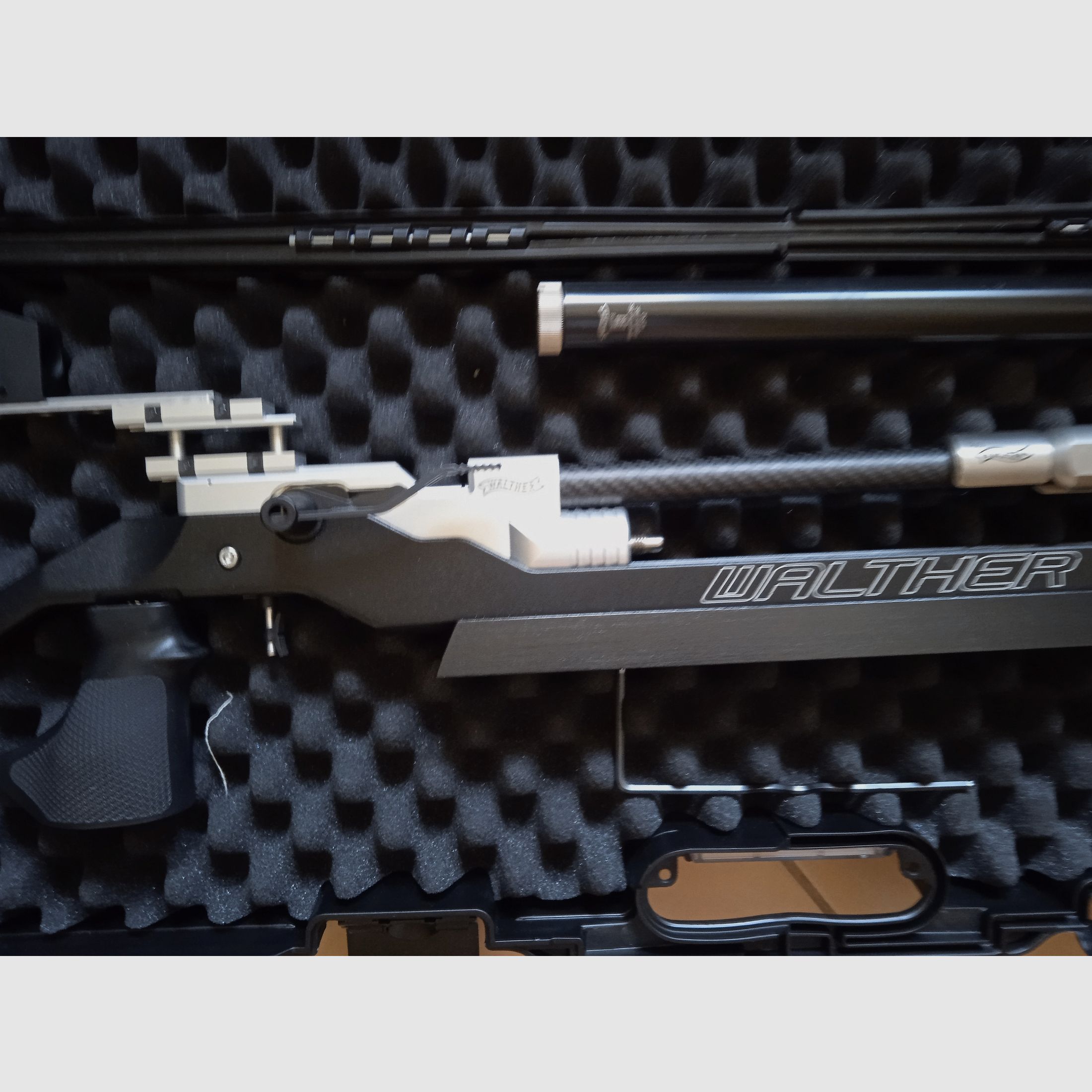 Neuwertiges Luftgewehr Typ Walther LG 400  Blacktec Aufgelegt mit Visiererhöhung incl. Koffer.