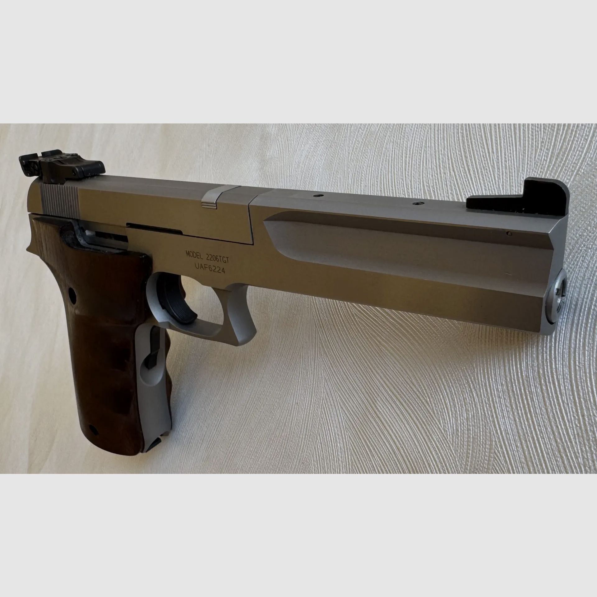 Smith & Wesson Pistole Mod. 2206TGT – Kaliber .22 LR